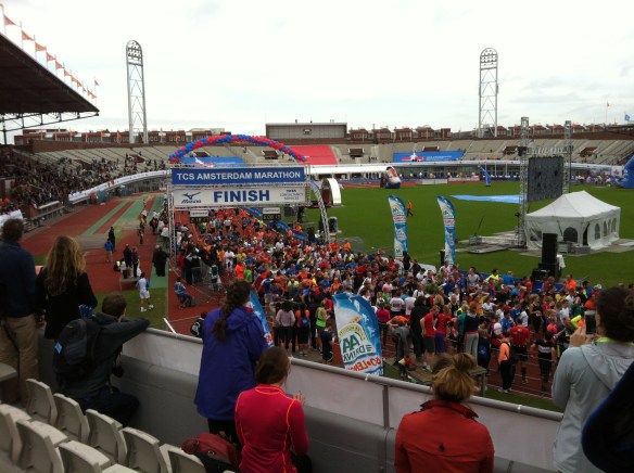 I mål for en stund siden, men det fikk ikke mannen med seg i dette kaoset!