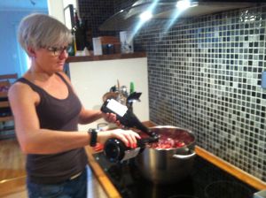 Her lages viltgryten til den årlige høstfesten! Karamellpudding til dessert som alltid!